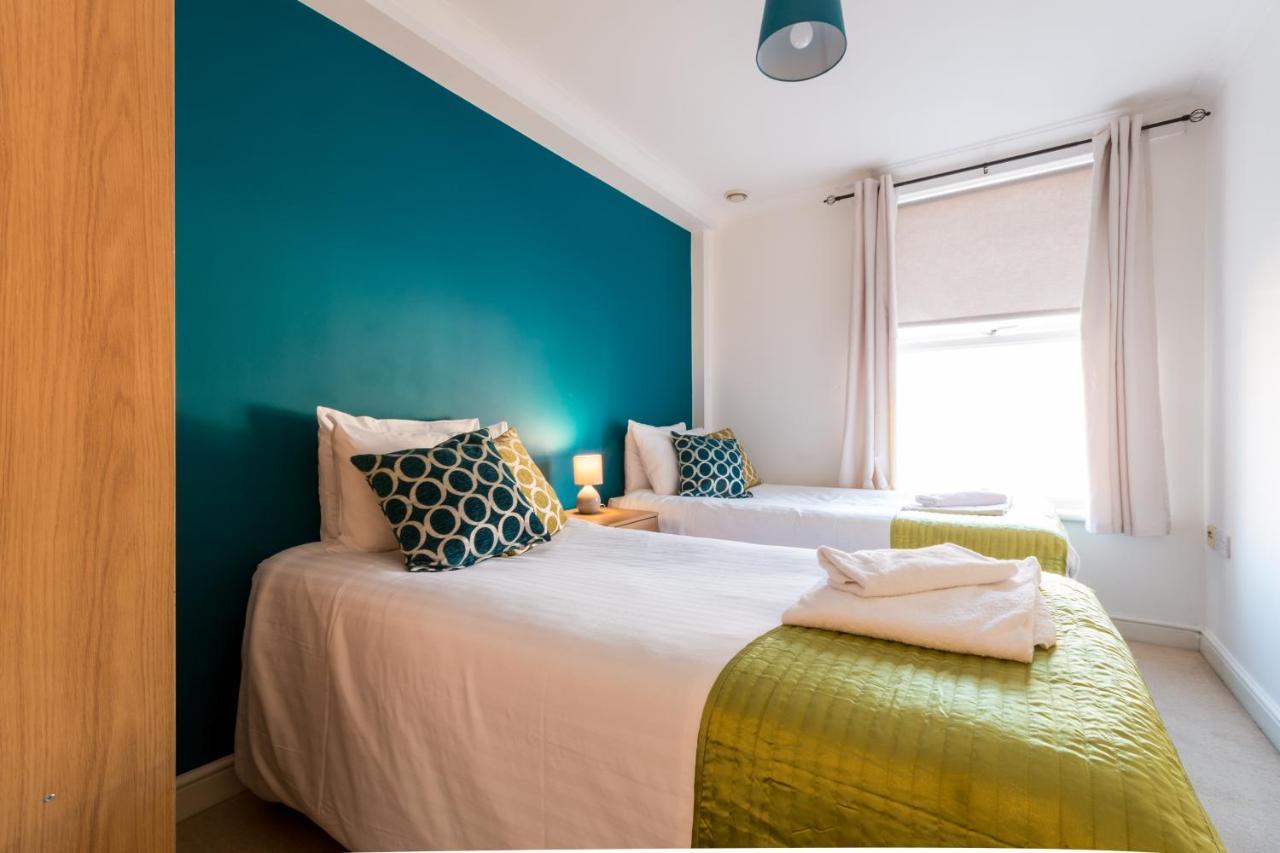 Old Town Apartments Суиндън Екстериор снимка