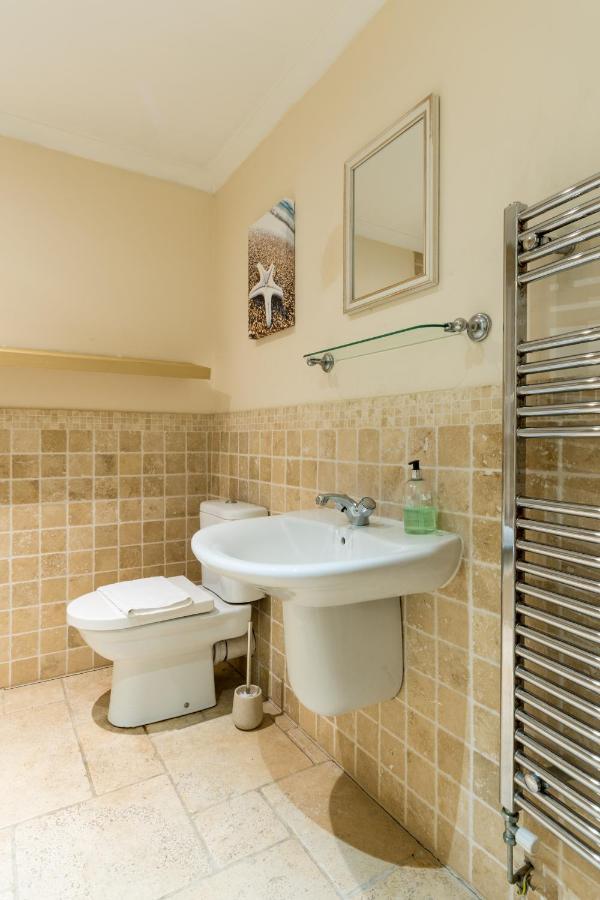 Old Town Apartments Суиндън Екстериор снимка