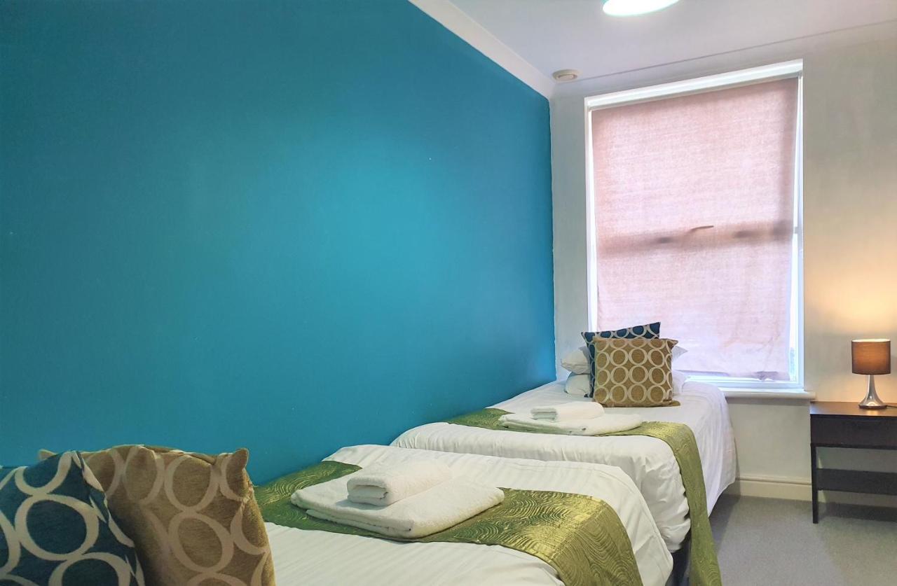 Old Town Apartments Суиндън Екстериор снимка