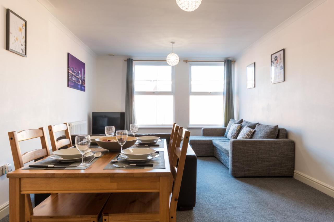 Old Town Apartments Суиндън Екстериор снимка