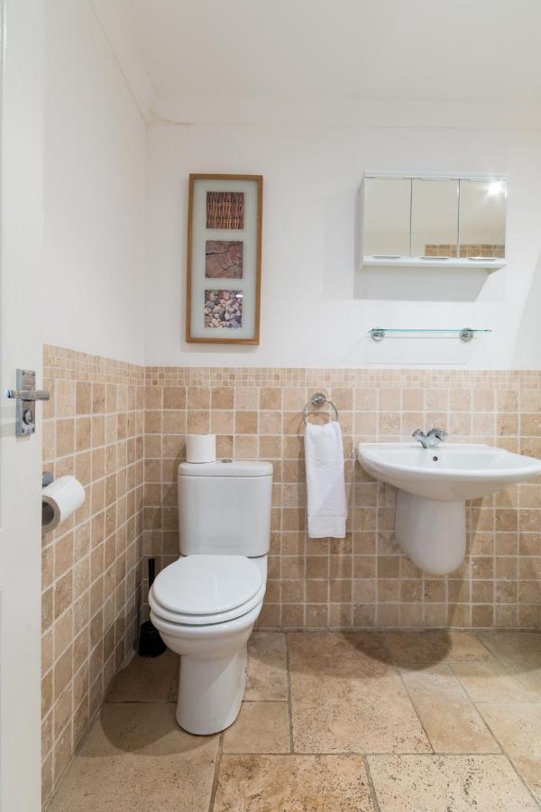 Old Town Apartments Суиндън Екстериор снимка