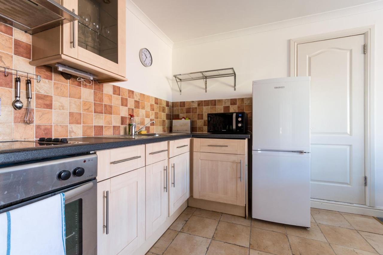Old Town Apartments Суиндън Екстериор снимка