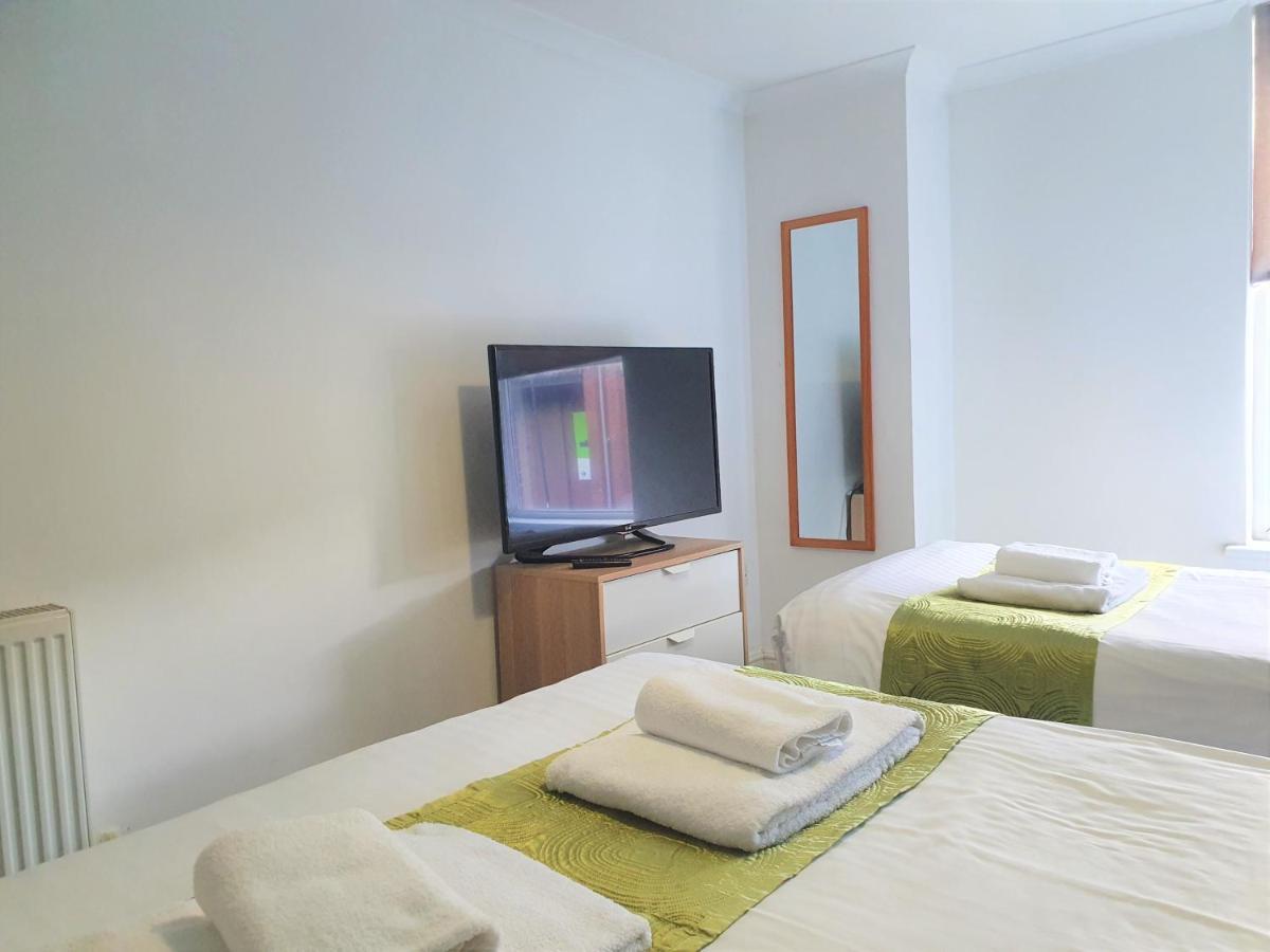 Old Town Apartments Суиндън Екстериор снимка