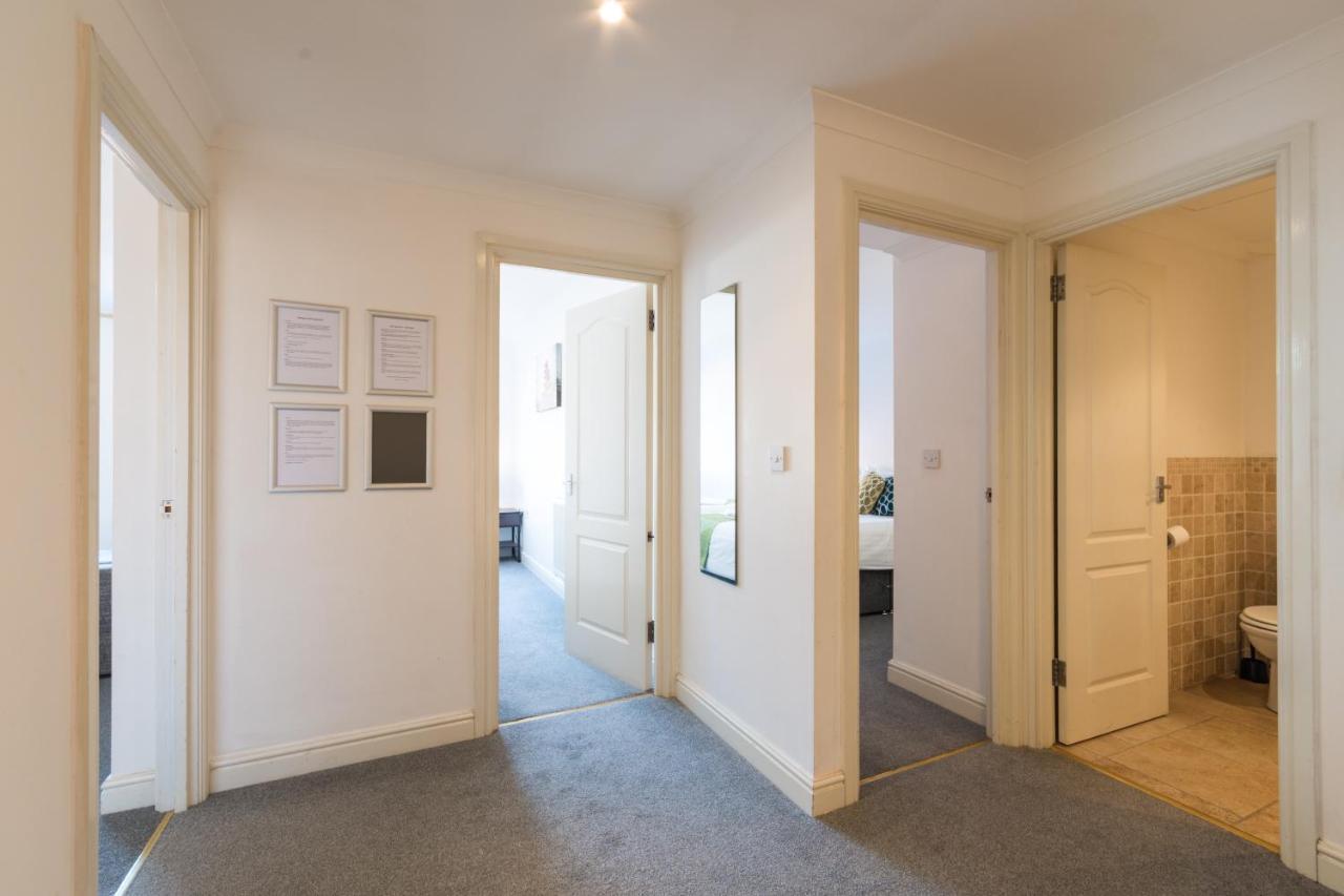 Old Town Apartments Суиндън Екстериор снимка