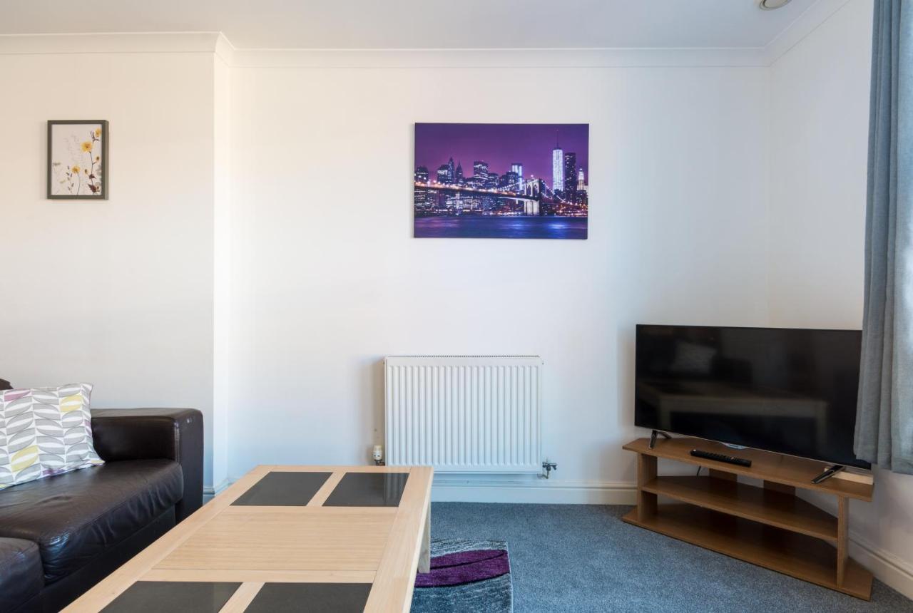 Old Town Apartments Суиндън Екстериор снимка