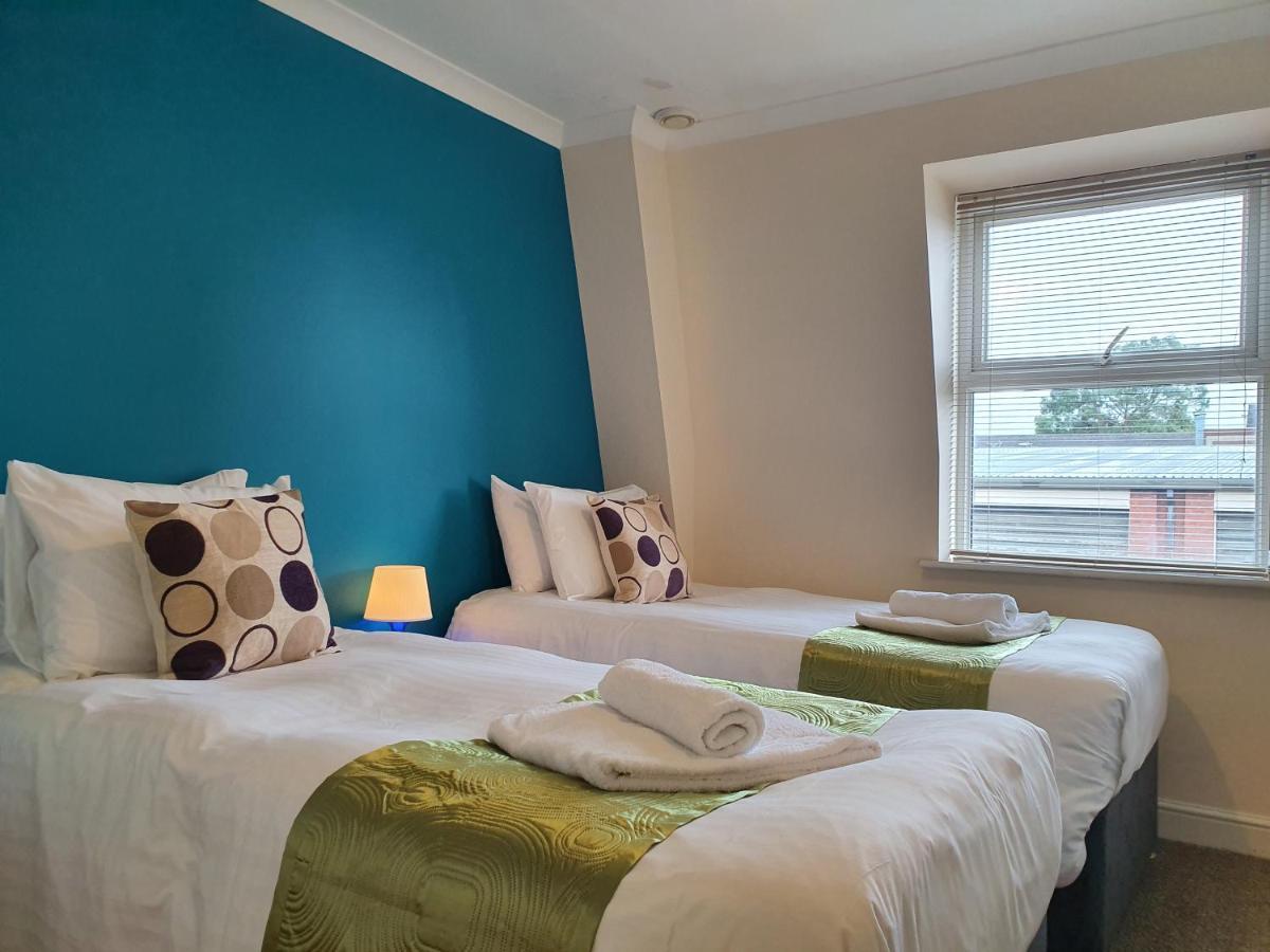Old Town Apartments Суиндън Екстериор снимка