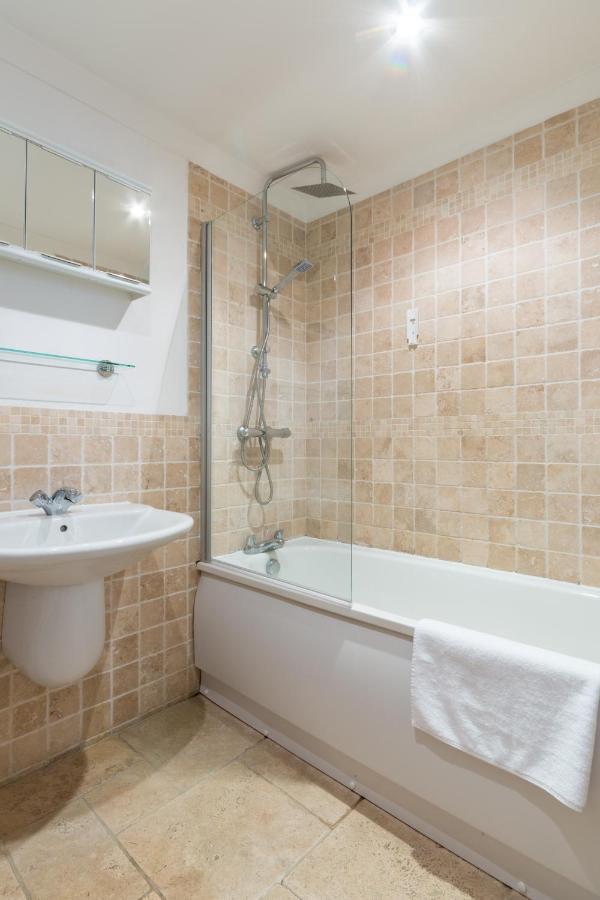 Old Town Apartments Суиндън Екстериор снимка