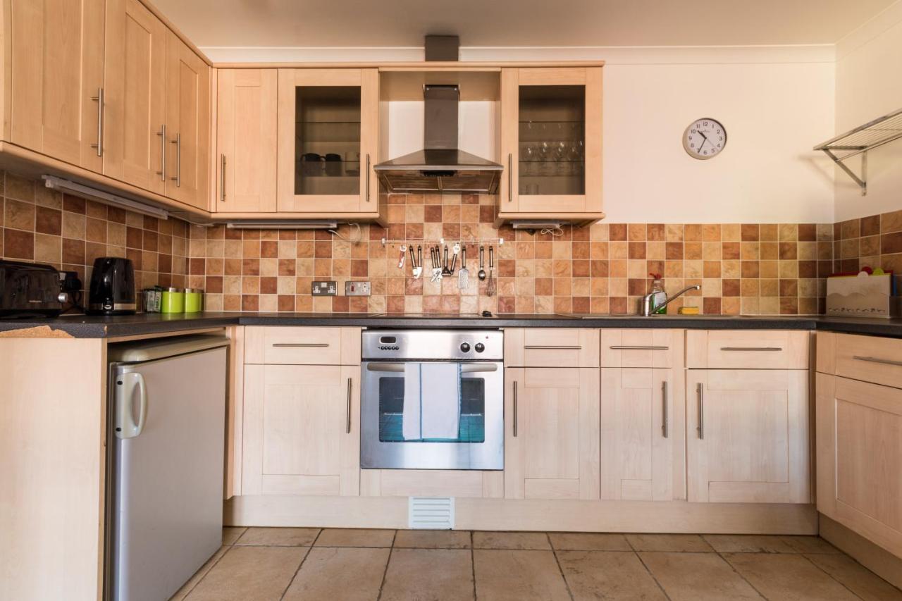 Old Town Apartments Суиндън Екстериор снимка