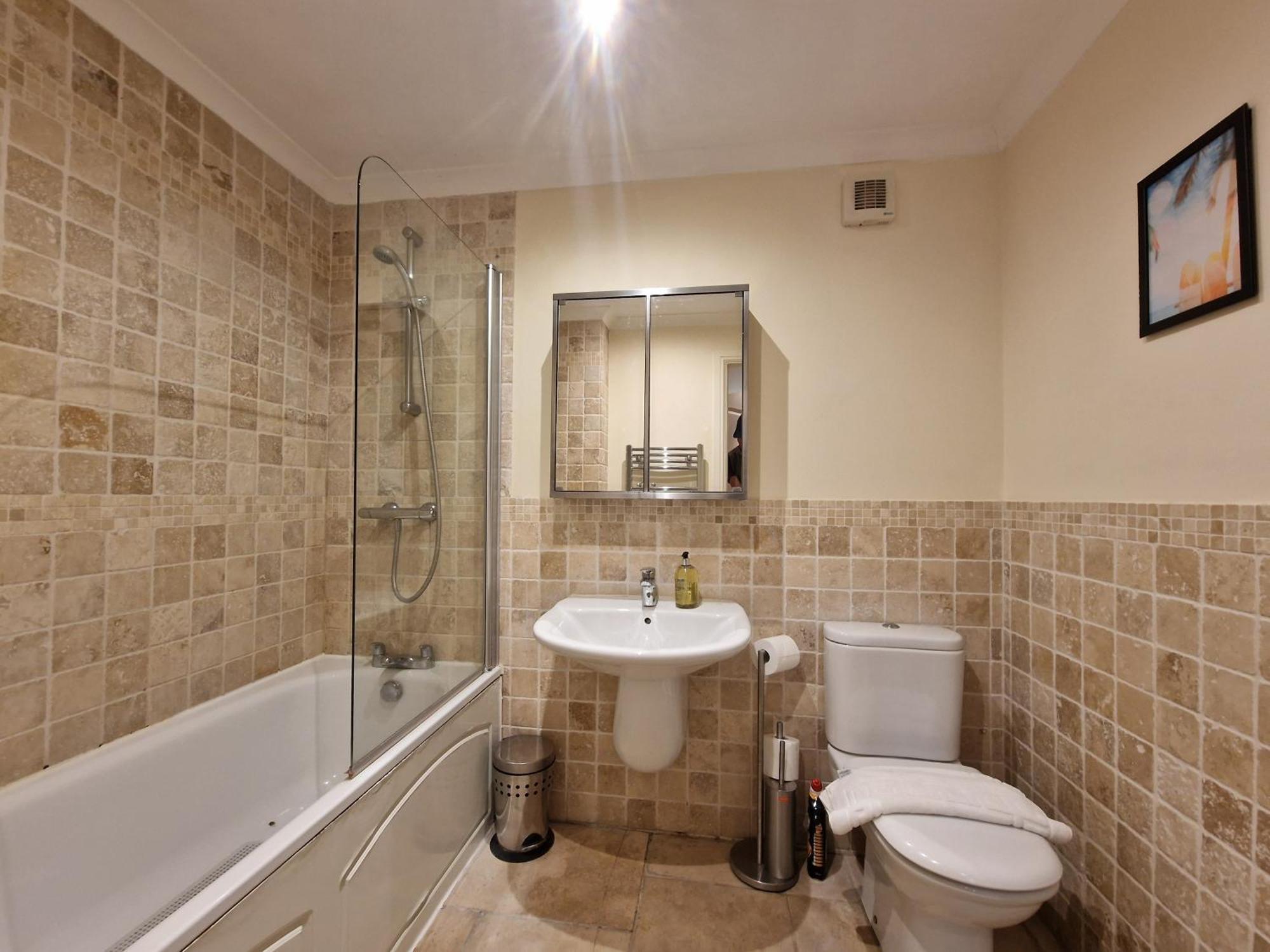 Old Town Apartments Суиндън Екстериор снимка