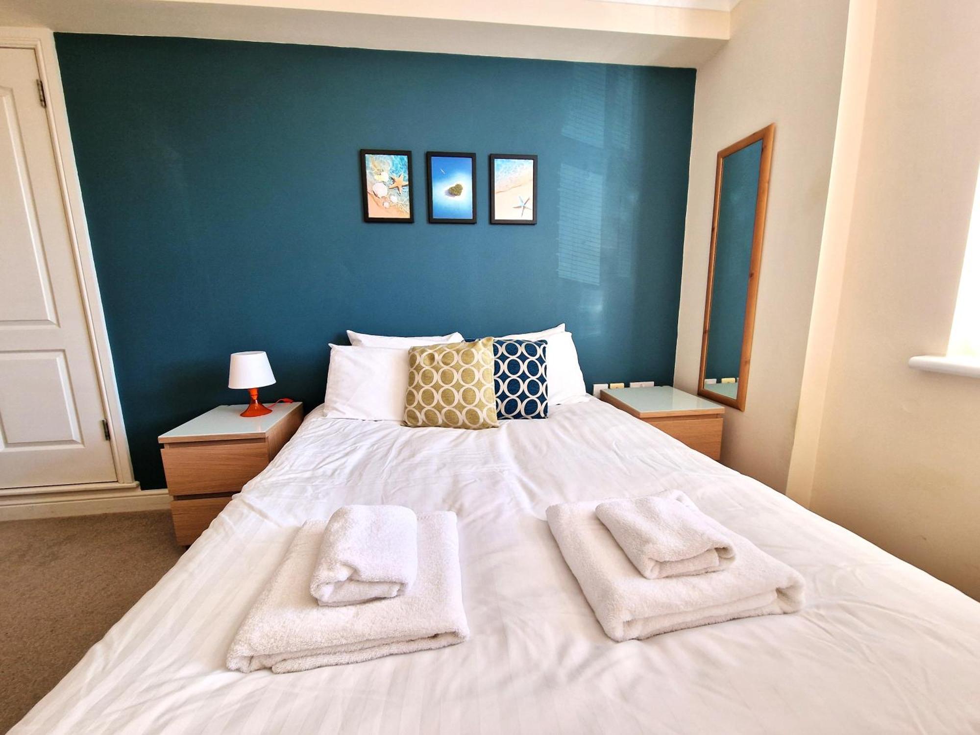 Old Town Apartments Суиндън Екстериор снимка
