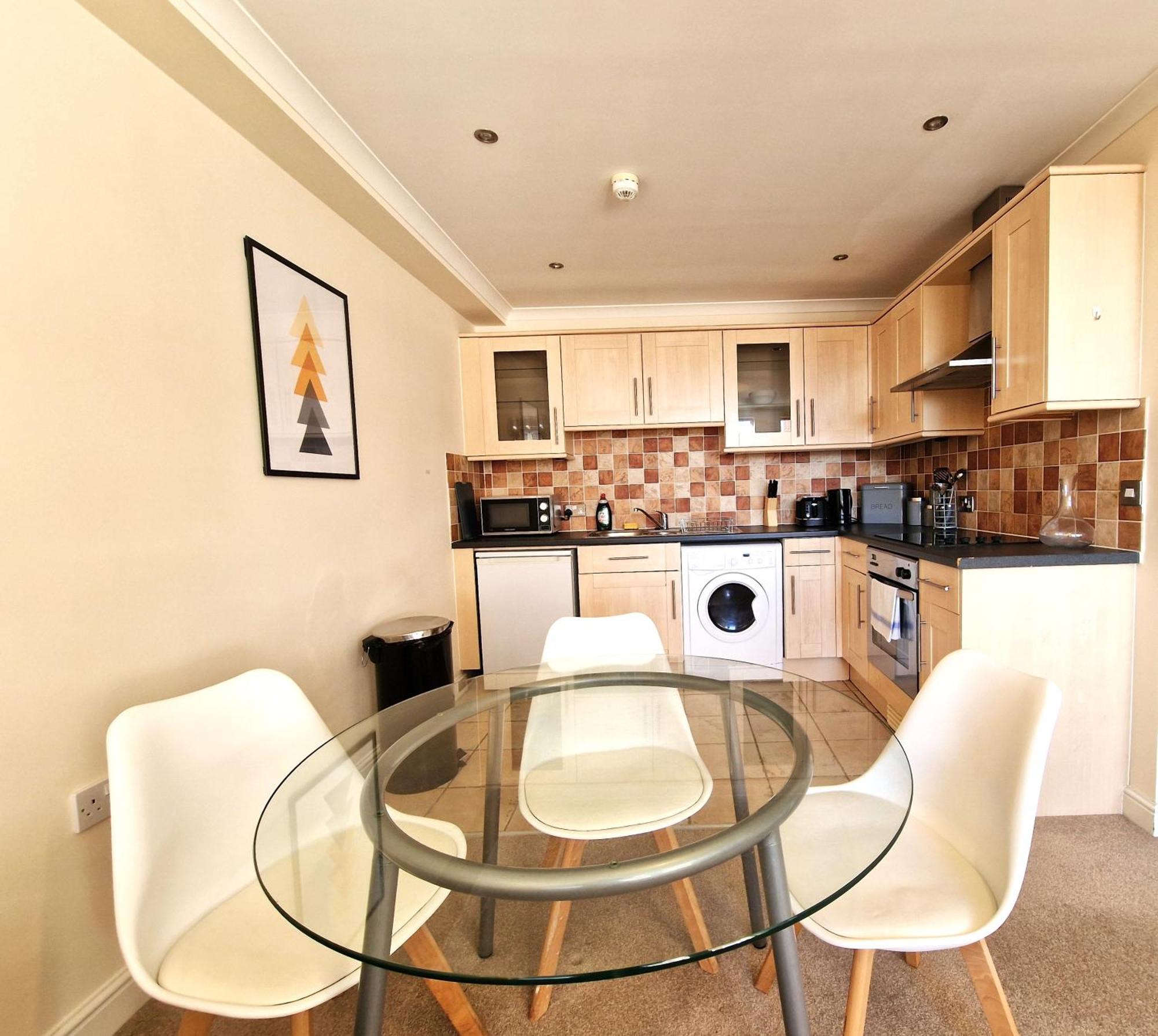Old Town Apartments Суиндън Екстериор снимка